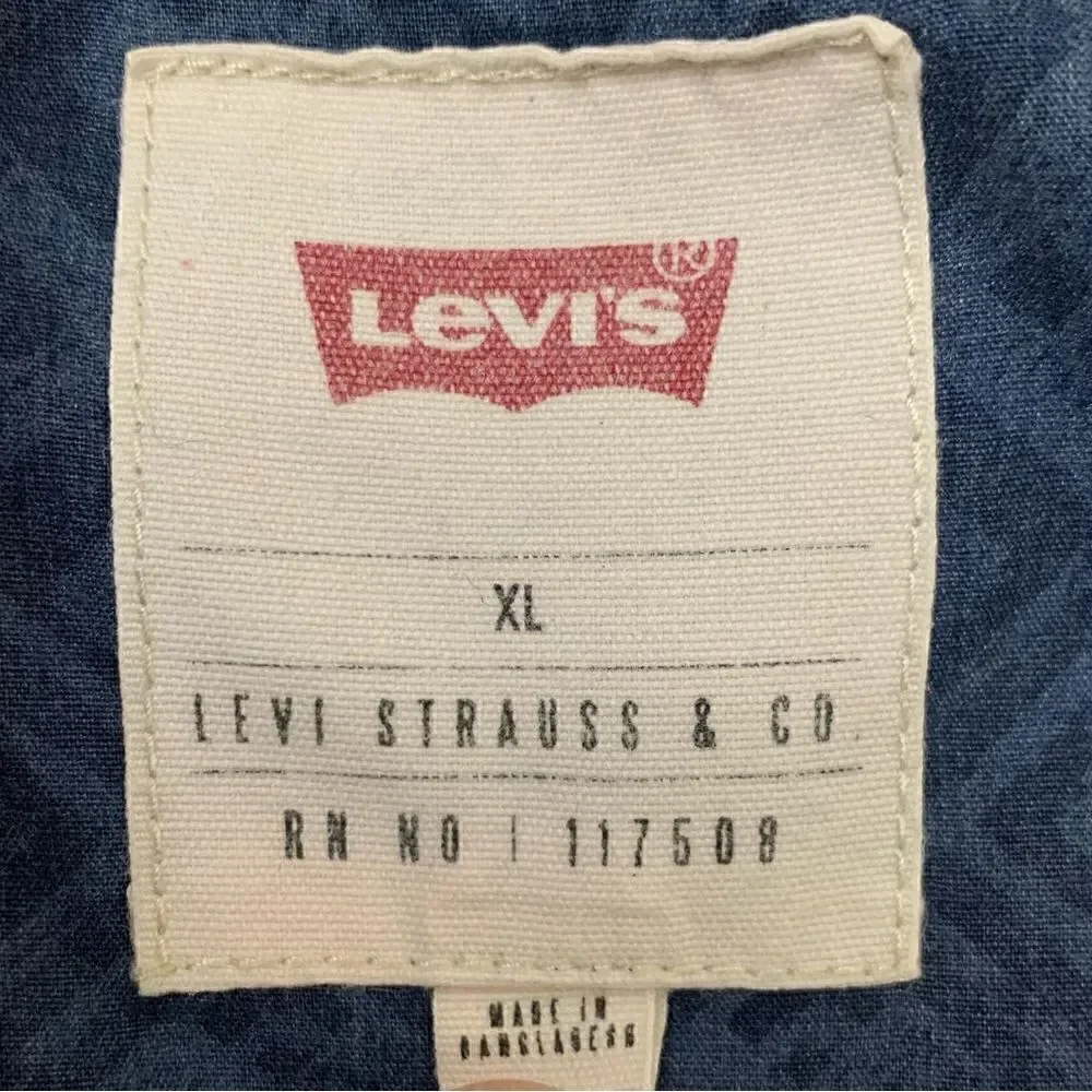 NWOT Levi’s Men’s Blue Geometric Print Button Down Shirt, Size XL